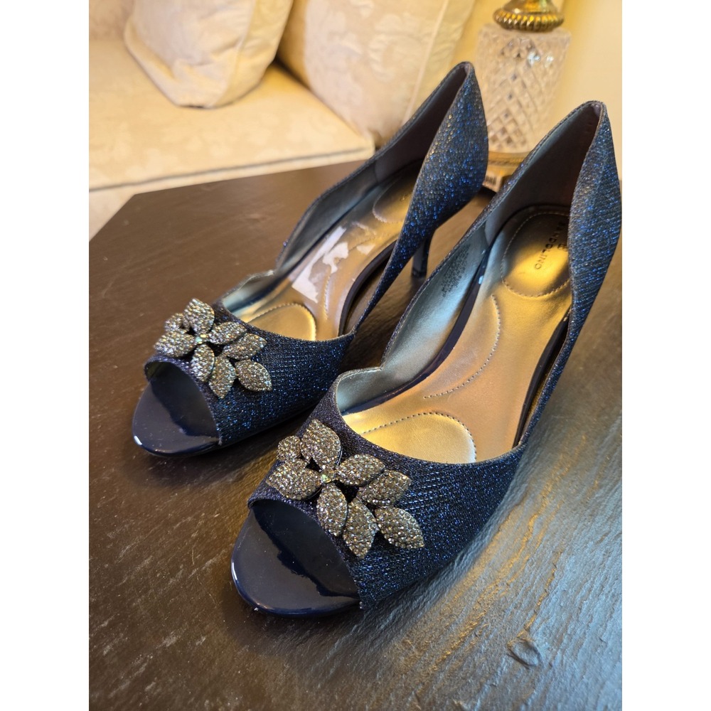 Bandolino Women's Bdniella Peak Toe Sparkle Navy Silver Bow Heels Size 10M NEW!